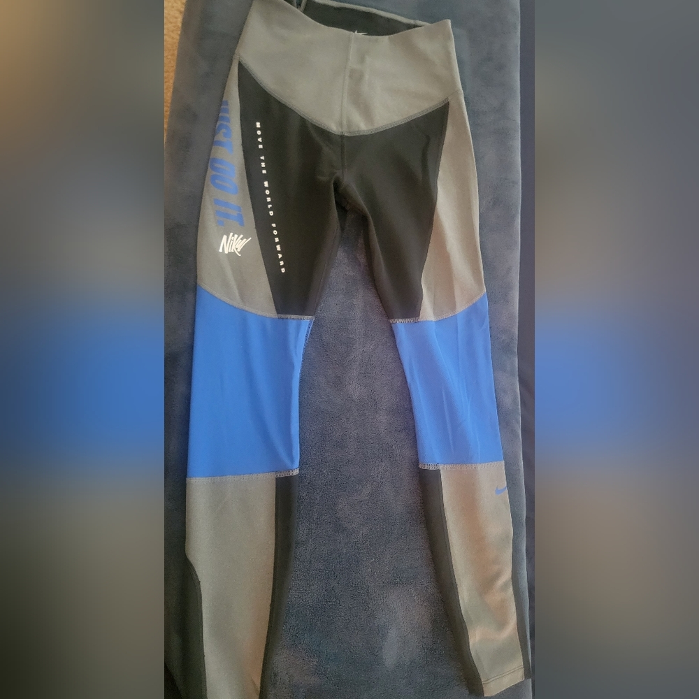 Women's Nike dri-fit workout leggings